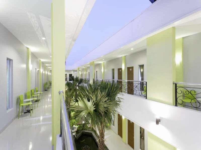 Zaen Hotel Syariah Solo Exteriör bild