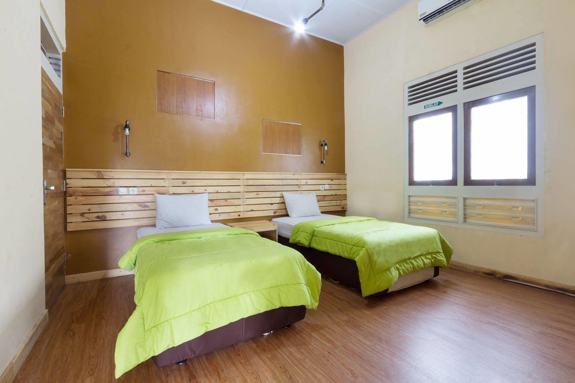 Zaen Hotel Syariah Solo Exteriör bild
