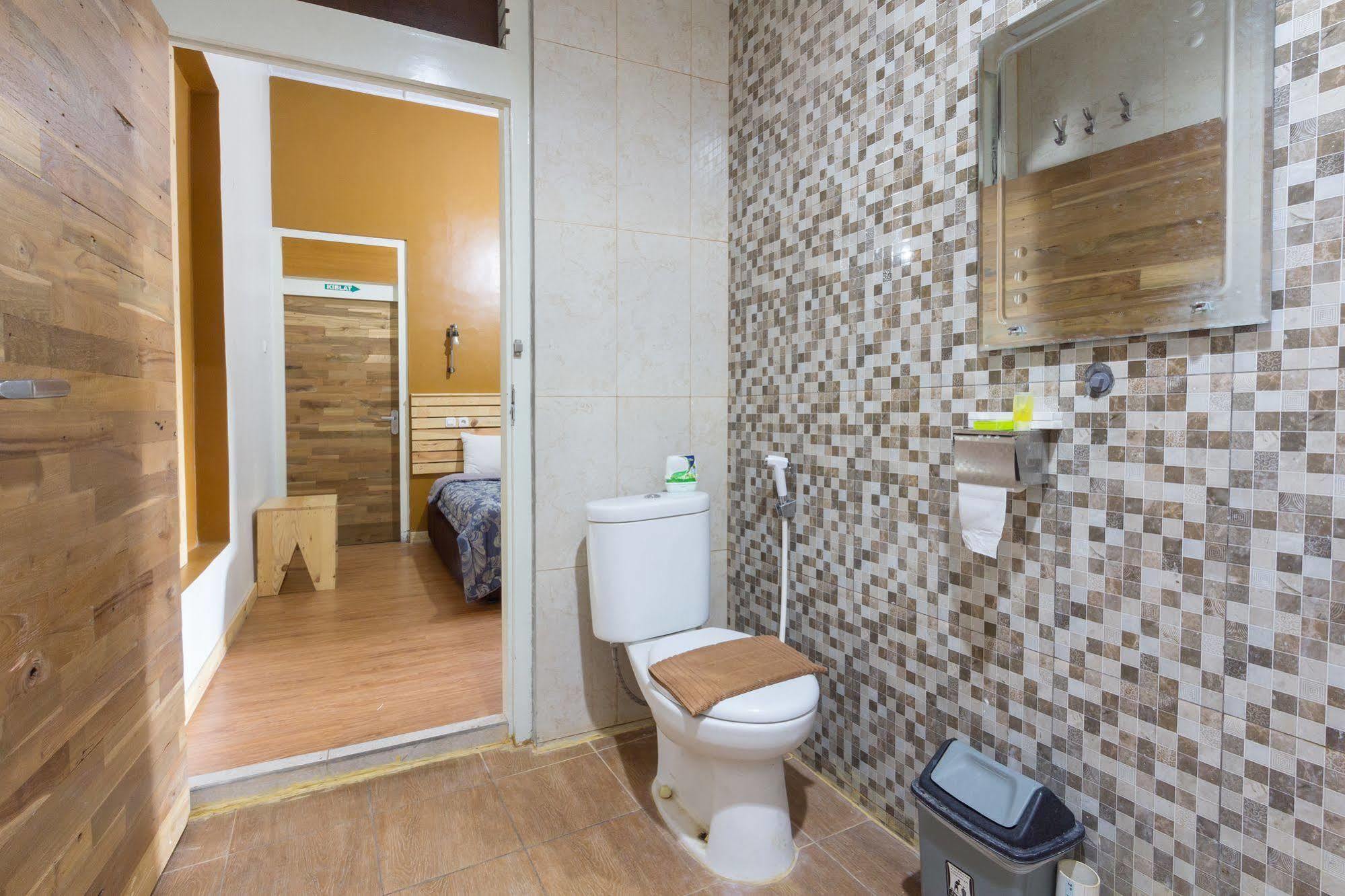 Zaen Hotel Syariah Solo Exteriör bild