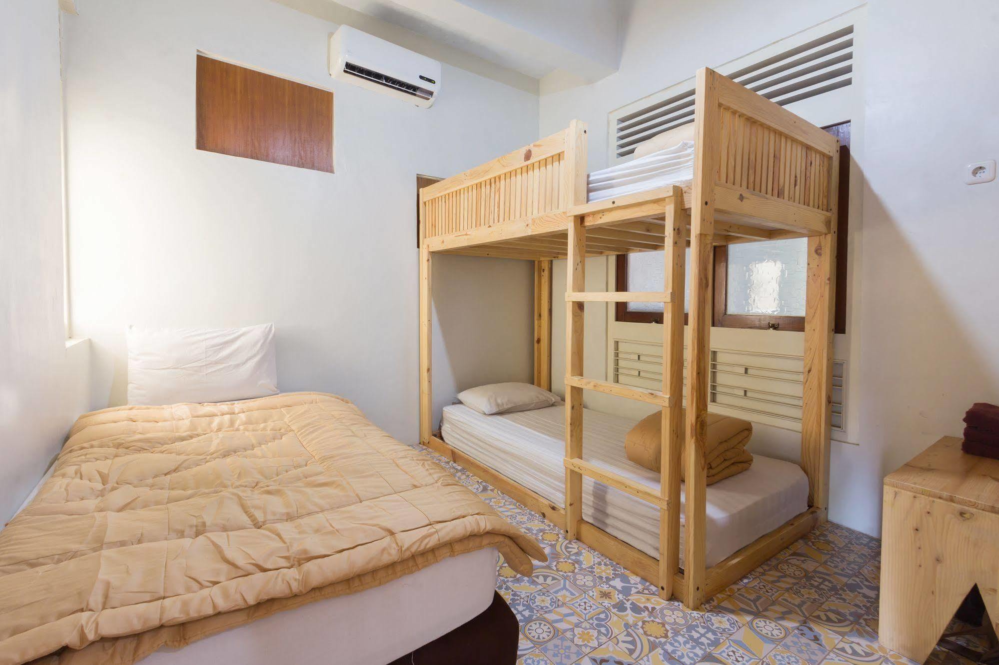 Zaen Hotel Syariah Solo Exteriör bild