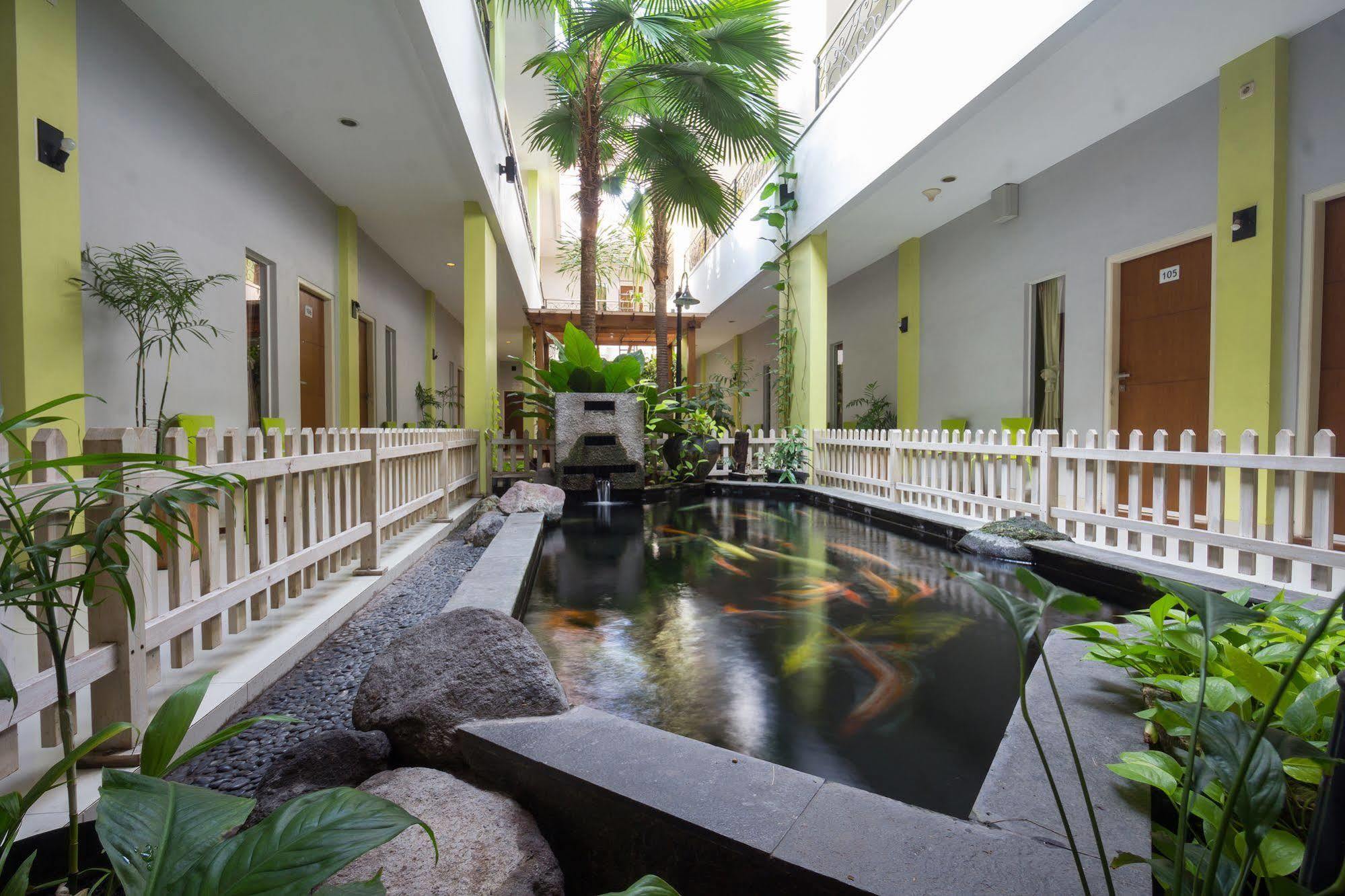 Zaen Hotel Syariah Solo Exteriör bild
