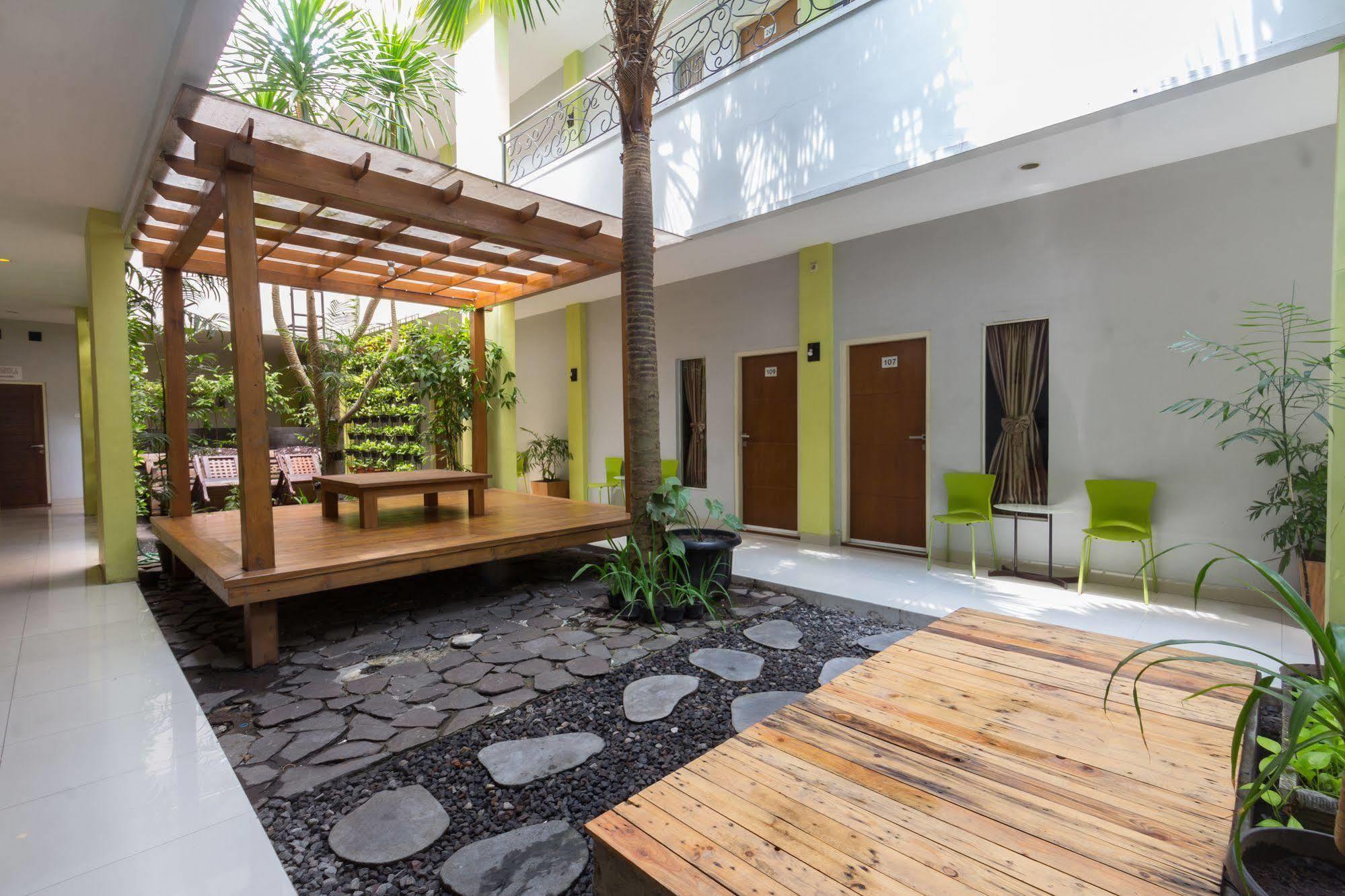 Zaen Hotel Syariah Solo Exteriör bild